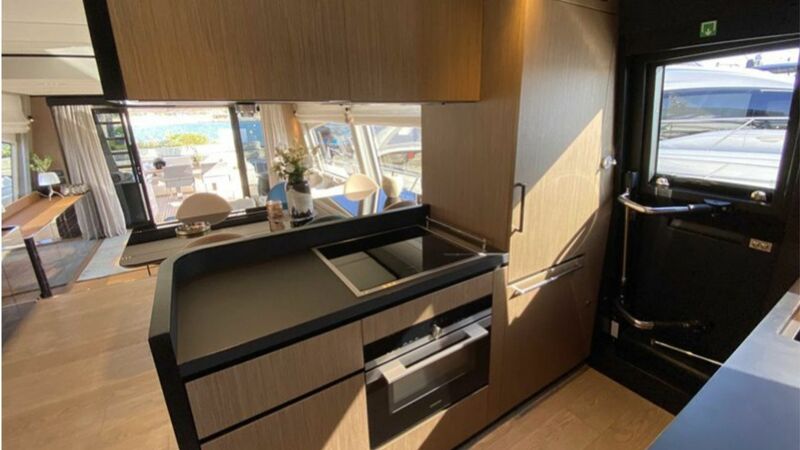 FERRETTI 720
